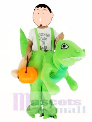 Kinder Huckepack tragen mich auf grünen Dinosaurier Drachen Maskottchen Kostüme fahren 