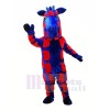 Blaues und rotes Giraffen-Maskottchen kostümiert Tier