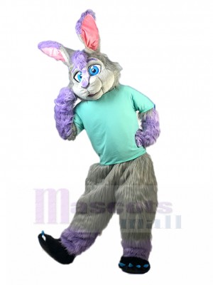 Graues Kaninchen Osterhase Maskottchen Kostüm mit blauem T-Shirt Tier